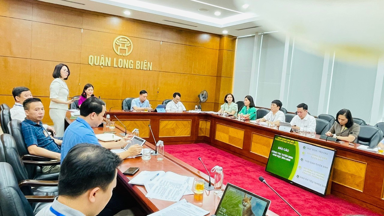 UBND quận Long Biên tổ chức họp về đề án tách trường và thành lập trường mới và công tác tuyển sinh năm học 2024 - 2025