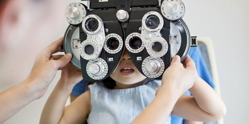 Cách chăm sóc mắt cho bé để tránh mắc tật khúc xạ