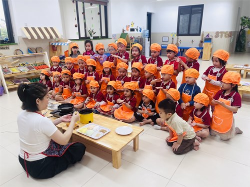 Trải nghiệm:   Làm bánh trôi ngày Tết Hàn Thực  của các bé lớp mẫu giáo nhỡ B3