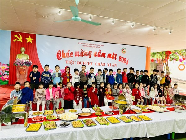 Trường mầm non Bồ Đề tổ chức   Tiệc buffet chào xuân  dành cho học sinh.