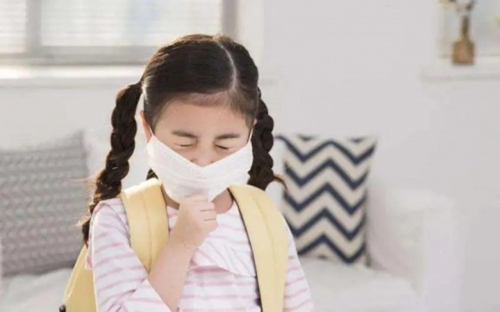 Khi trẻ bị ho, cha mẹ nên ghi nhớ   5 điều cấm kỵ   này, nếu không trẻ dễ dính viêm phổi, viêm phế quản và còn lâu mới khỏi bệnh