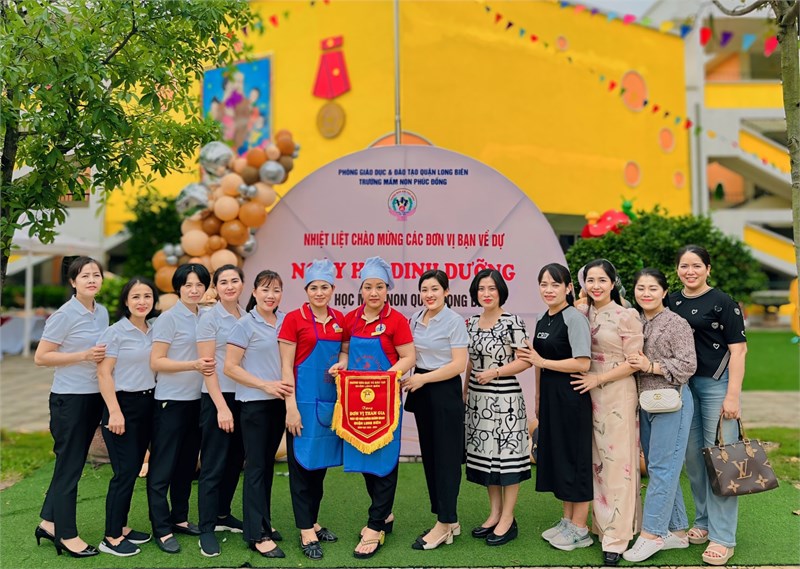 Trường Mầm non Chim Én hân hoan tham gia “ Ngày hội dinh dưỡng của bé” do Phòng Giáo Dục & Đào Tạo Quận Long Biên tổ chức.