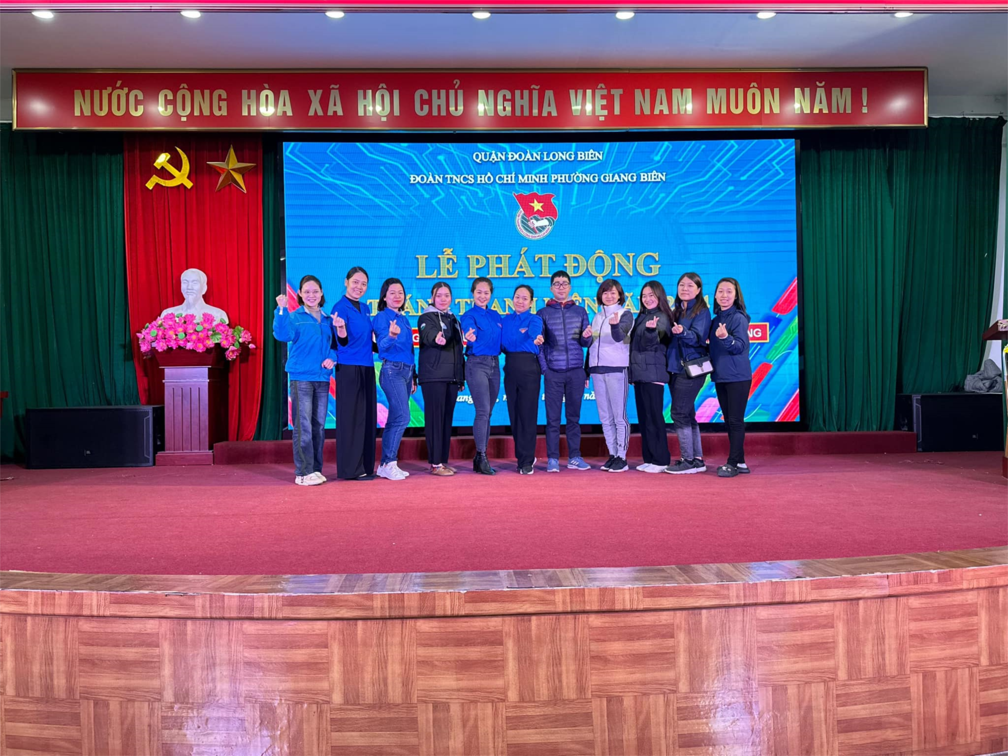 Đoàn viên Chi đoàn mầm non Đô thị Việt Hưng tham gia lễ phát động tháng thanh niên năm 2024
