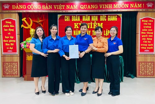 Chi đoàn Mầm non Đức Giang tổ chức lễ kỷ niệm 93 năm ngày thành lập Đoàn TNCS Hồ Chí Minh