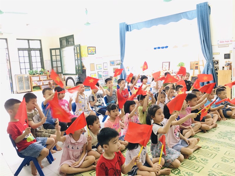 Các bé lớp MGL A1 chào mừng kỷ niệm 70 năm chiến thắng Điện Biên Phủ (7/5/1954 – 7/5/2024)
