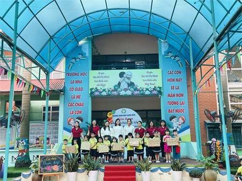 Ngày 12/4 trường mầm non Giang Biên đã tổ chức thành công Liên Hoan chúng cháu vui khỏe và rung chuông vàng cấp năm trường Năm học 2023 -2024