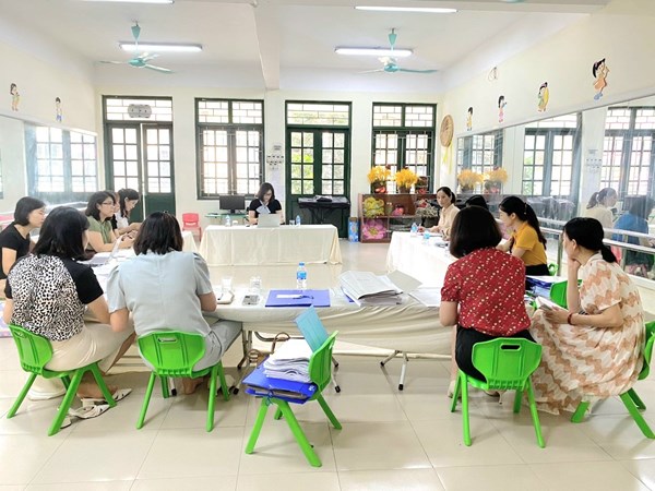 Trường Mầm Non Giang Biên đón đoàn về kiểm tra thực hiện nhiệm vụ năm học 2023 - 2024