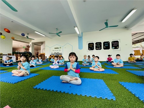 Tràn đầy năng lượng với  Tuần lễ Yoga  của các bé MGN B4