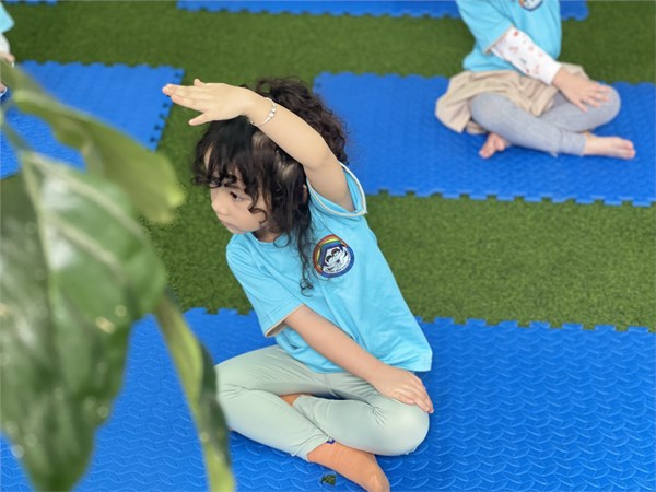 Bố mẹ tập Yoga cùng các bạn nhỏ lớp Alvin 1 !