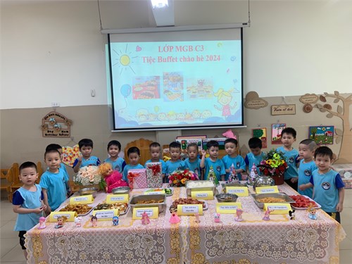Lớp mẫu giáo bé C3 liên hoan buffet chào mừng sinh nhật Bác - chào hè 2024