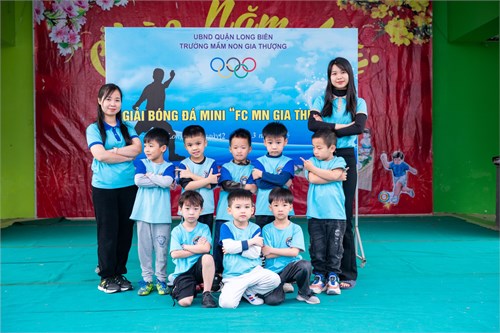 Các bé Alvin 2 tham gia giải bóng đá mini  FC MN Gia Thượng 