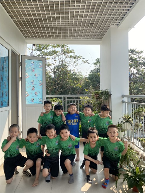 Cùng các bé lớp MGL A4 hào hứng tham gia hoạt động giải bóng đá mini  FC- MN Gia Thượng  nhé!