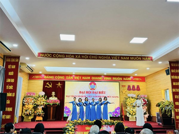 Văn nghệ chào mừng đại hội đại biểu MTTQ phường Đức Giang lần thứ XII, nhiệm kỳ 2024 -2029.