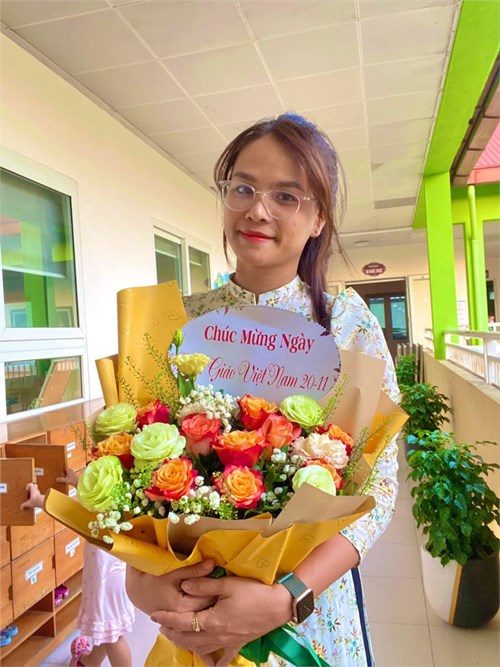 Tấm gương người tốt việc tốt cô giáo Nguyễn Thị Huyền – giáo viên năng động, sáng tạo và nhiệt huyết với nghề