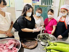 Công tác giao nhận thực phẩm tại Trường mầm non Hồng Tiến