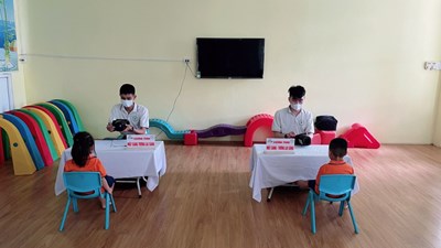 Chương trình: “Mắt sáng - tươi lai sáng - Chung tay bảo vệ đôi mắt trẻ em Việt Nam” tại trường Mầm non Long Biên.