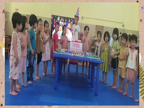 Lớp mẫu giáo bé C3 chào mừng sinh nhật bạn Hoàng Nguyên