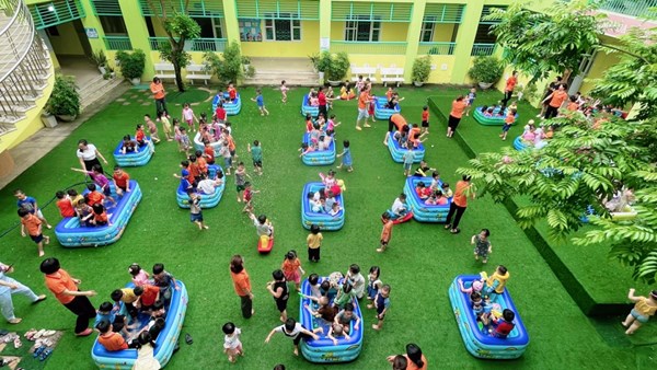 Trường mầm non Long Biên tổ chức “Ngày hội nước” chào đón mùa hè 2024