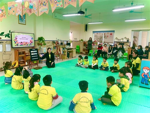 Trường MN Long Biên A tổ chức kiến tập Chuyên đề Làm quen với Toán và Chuyên đề Xây dựng môi trường lấy trẻ làm trung tâm
