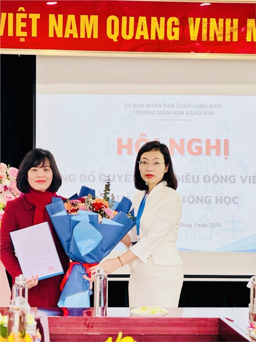 Hội nghị công bố điều động đồng chí Đinh Thị Luận là phó hiệu trưởng trường mầm non Nắng Mai