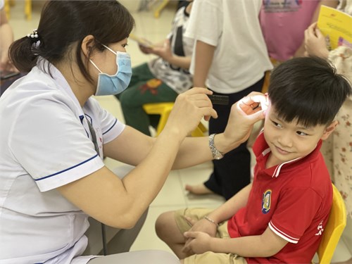Trường Mầm non Ngọc Thụy tổ chức khám sức khỏe định kỳ lần 2 cho trẻ - Năm học 2023 - 2024