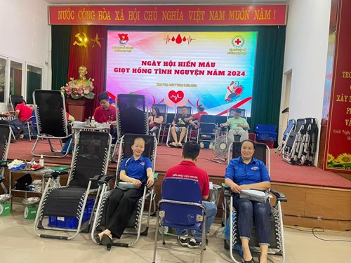 Sáng ngày 07/04/2024 Đc Hồng Nhung và Khánh Tuyền đã hoàn thành nhiệm vụ hiến máu - 1 việc vô cùng ý nghĩa nhân đạo tại phường Ngọc