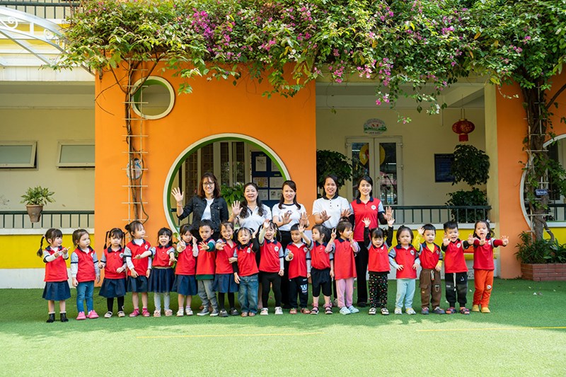 Các bạn nhỏ lớp MGB C2 tham gia “Liên hoan Chúng cháu vui khỏe” do nhà trường tổ chức