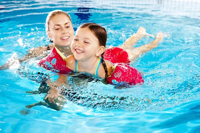 Kỹ năng bơi lội – kỹ năng sống cho trẻ mầm non