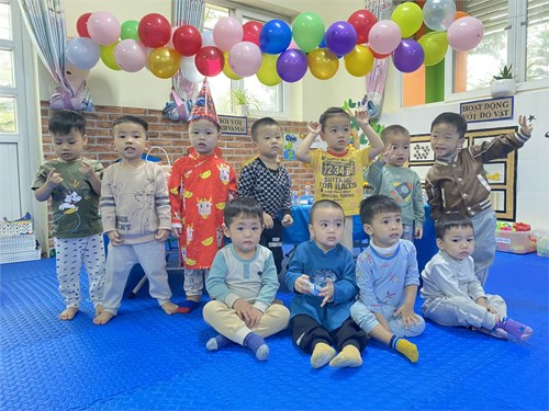 Hoạt động tổ chức sinh nhật cho bé Nguyễn Minh Quang lớp nhà trẻ D2