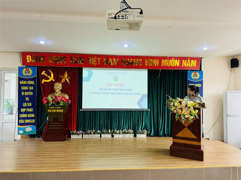 Trường Mầm non Thạch Bàn tổ chức tập huấn An toàn thực phẩm cho CBGVNV nhà trường