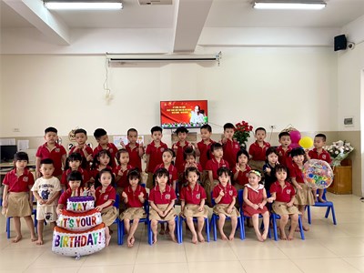 Lớp MGN B2, tưng bừng tổ chức liên hoan văn nghệ, tiệc buffe chào mừng 134 năm ngày sinh Chủ tịch Hồ Chí Minh