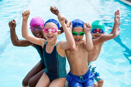 Dạy kỹ năng sống cho trẻ 5 tuổi - Kỹ năng bơi lội