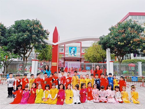 Lớp MGL A4 hưởng ứng tham gia tuần lễ áo dài Việt Nam
