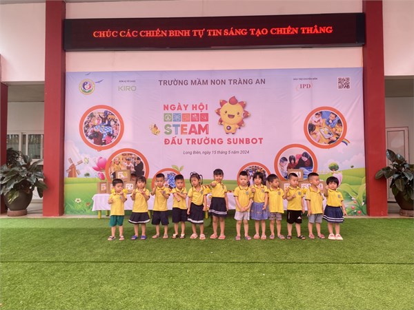 Các bé lớp MGB C4 tham gia ngày hội Sunbot