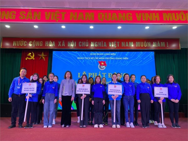 Chi đoàn trường MN Tràng An tham gia   Lễ phát động Tháng Thanh niên  của Đoàn phường Giang Biên