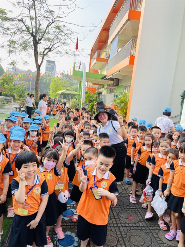Trường mầm non Tuổi Hoa tổ chức cho trẻ tham quan dã ngoại tại “Trang trại giáo dục Cánh Buồm Xanh 