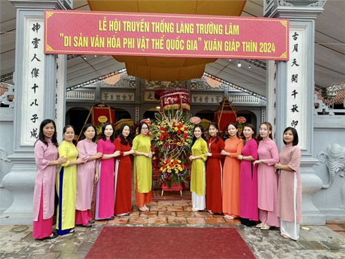 CBGVNV Trường MN Việt Hưng tham dự Lễ hội làng Trường Lâm năm 2024.