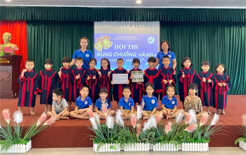 Các bạn lớp A3 tham gia Hội thi  Rung chuông vàng  cấp trường năm học 2023 - 2024