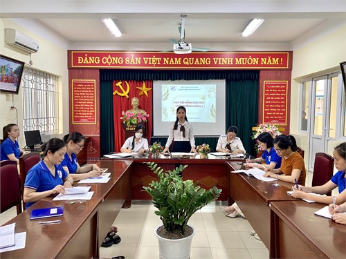 Trường mầm non Việt Hưng họp Hội đồng giáo dục tháng 4 năm học 2023-2024.