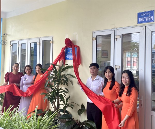 Lễ ra mắt mô hình “Thư viện xanh - Thư viện số” của Trường mầm non Việt Hưng.