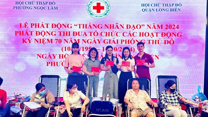 Trường Tiểu học Ái Mộ A tham gia ngày hội Hiến máu tình nguyện năm 2024 do UBND phường Ngọc Lâm phát động với tinh thần “Giọt máu nghĩa tình vì đồng đội thân yêu”