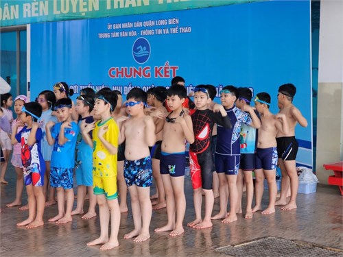 Trường Tiểu học Ái Mộ B phối hợp tổ chức dạy học bơi cho học sinh góp phần phòng chống tai nạn đuối nước cho trẻ em