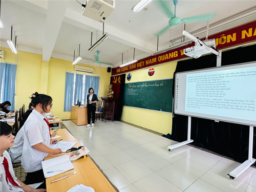 Trường THCS Ái Mộ thực hiện chuyên đề Ngữ văn 9 “Viết đoạn văn nghị luận về một đoạn thơ”.