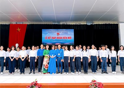 Trường THCS Ái Mộ long trọng tổ chức Lễ Trưởng thành Đội và Lễ Kết nạp Đoàn TNCS Hồ Chí Minh đợt 1 năm 2024