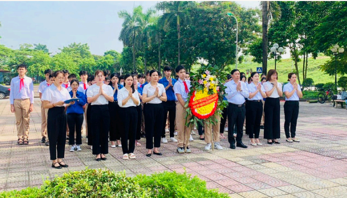 Trường THCS Chu Văn An dâng hương kỷ niệm 77 năm ngày thương binh liệt sĩ