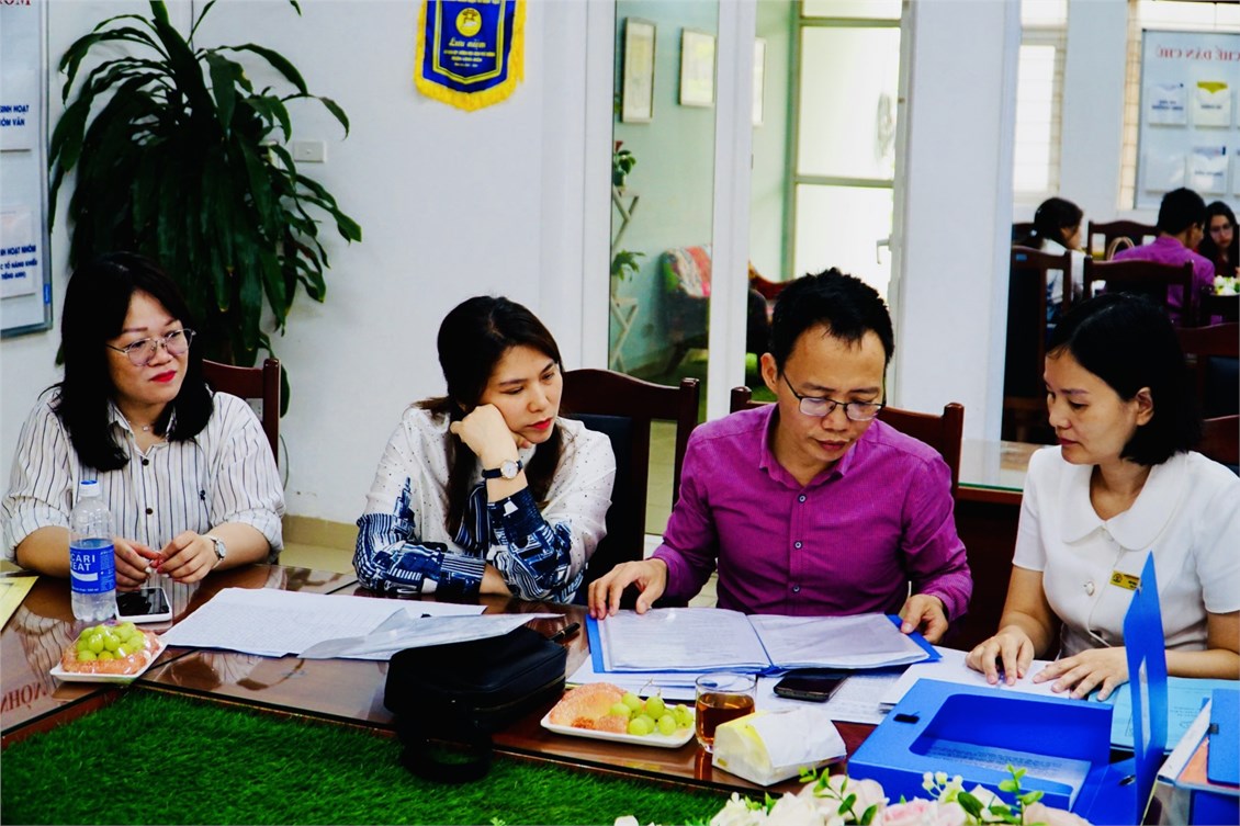 Trường THCS Đô Thị Việt Hưng tiếp đoàn kiểm tra của UBND quận Long Biên về việc thực hiện các nhiệm vụ năm học 2023-2024