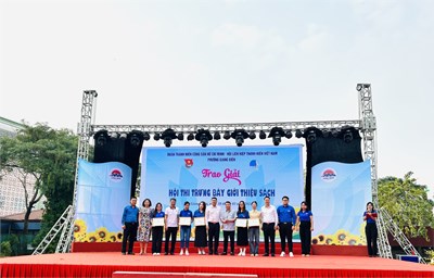 chào mừng Ngày hội văn hoá thể thao, liên hoan ca múa nhạc của phường Giang Biên, phần thi trưng bày và giới thiệu sách