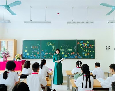 Nguyễn Thị Nguyệt - cô giáo tên trăng với “tình mẹ” dịu dàng như vầng trăng