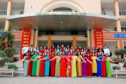 Trường THCS Ngọc Lâm long trọng tổ chức lễ kỉ niệm 114 năm ngày Quốc tế phụ nữ 8/3 (8/3/1910 - 8/3/2024)
