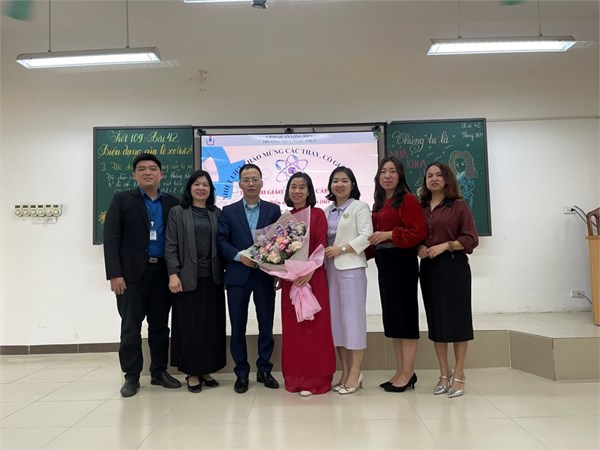 Cô giáo Nguyễn Thị Thuỳ Linh tham dự thi Giáo viên dạy giỏi cấp Quận môn Khoa học tự nhiên 6